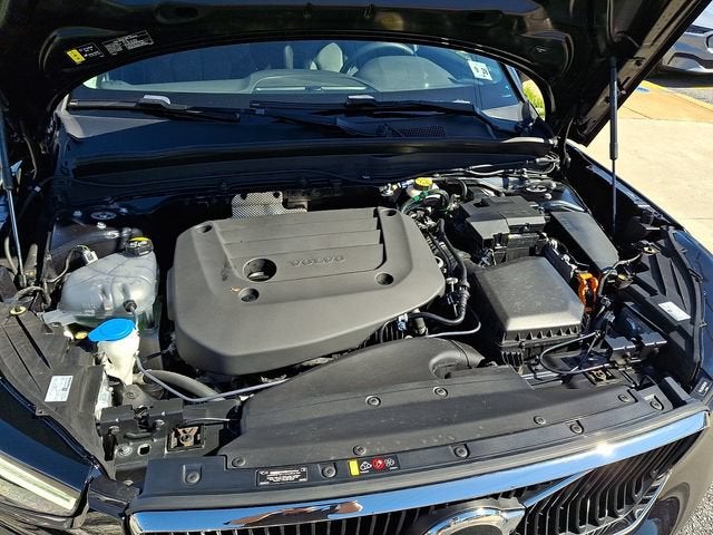 2023 Volvo XC40 B5 Core