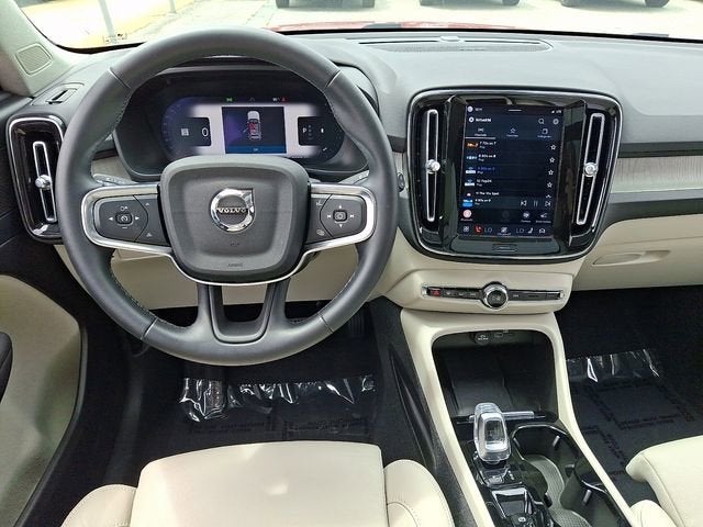 2023 Volvo XC40 Plus Dark Theme