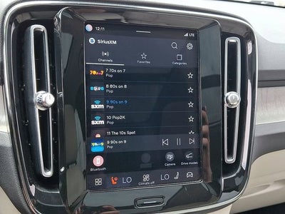 2023 Volvo XC40 Plus Dark Theme