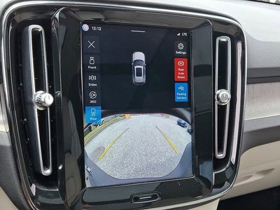 2023 Volvo XC40 Plus Dark Theme