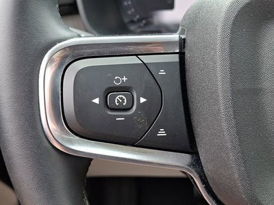 2023 Volvo XC40 Plus Dark Theme