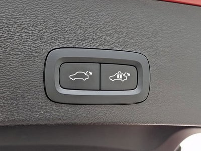2023 Volvo XC40 Plus Dark Theme