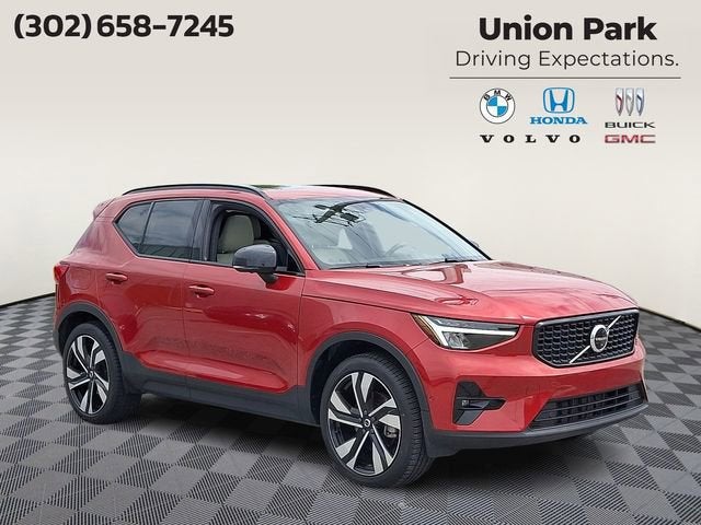 2023 Volvo XC40 Plus Dark Theme