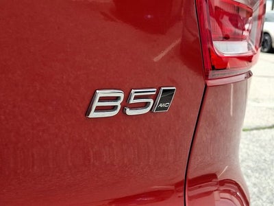 2023 Volvo XC40 Plus Dark Theme