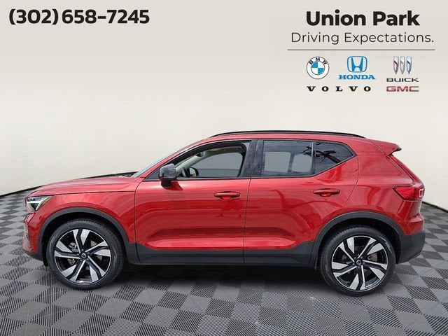 2023 Volvo XC40 Plus Dark Theme