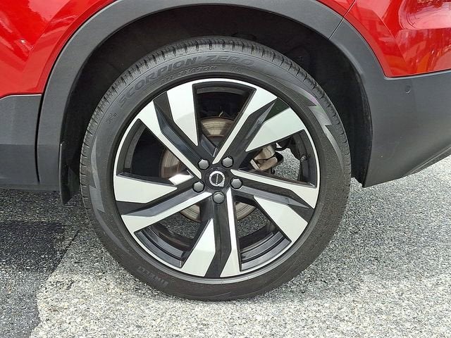 2023 Volvo XC40 Plus Dark Theme