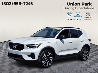 2023 Volvo XC40 Plus Dark Theme