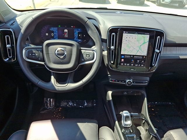 2023 Volvo XC40 Plus Dark Theme