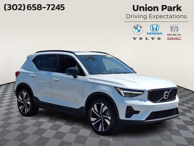 2023 Volvo XC40 Plus Dark Theme