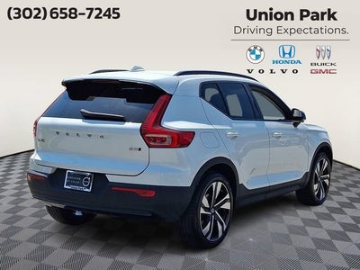 2023 Volvo XC40 Plus Dark Theme