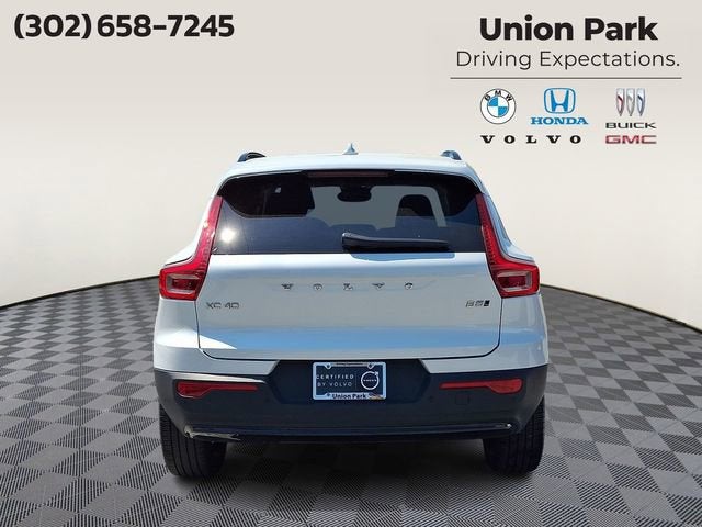 2023 Volvo XC40 Plus Dark Theme