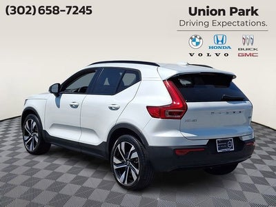 2023 Volvo XC40 Plus Dark Theme