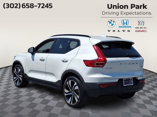 2023 Volvo XC40 Plus Dark Theme