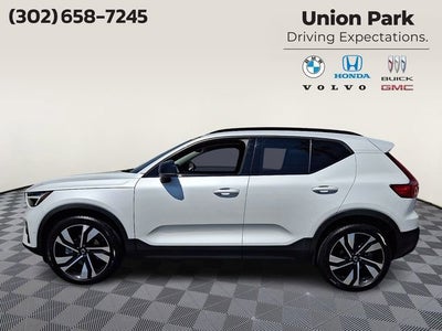 2023 Volvo XC40 Plus Dark Theme