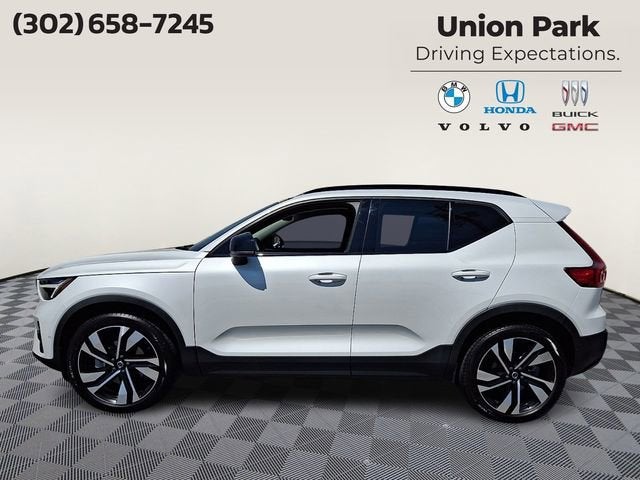2023 Volvo XC40 Plus Dark Theme
