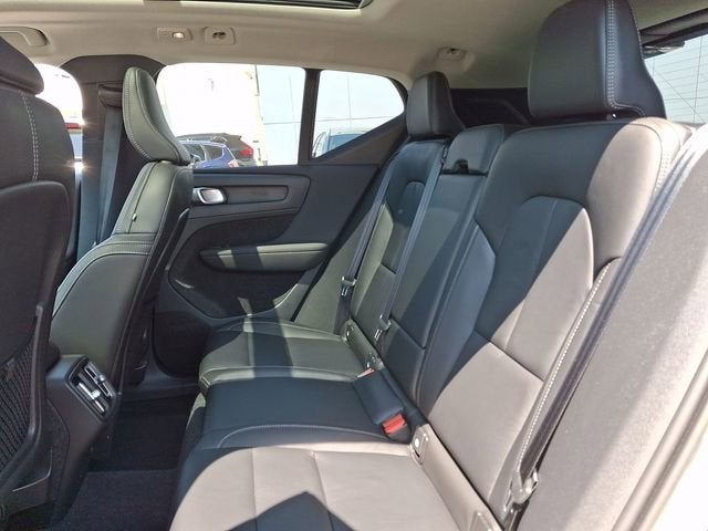 2023 Volvo XC40 Plus Dark Theme
